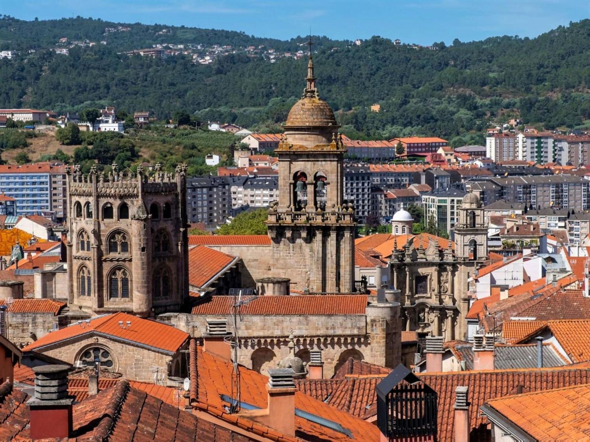 Charming Apartment In Ourense Overlooking The City Eksteriør billede